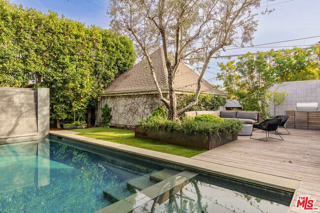 Building Photo - 100 N La Jolla Ave