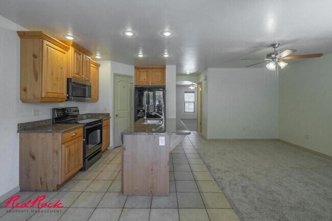 Building Photo - 3 Bedroom Townhome In Fossil Hills!
