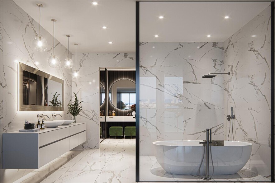 Building Photo - 700 NE 24th St