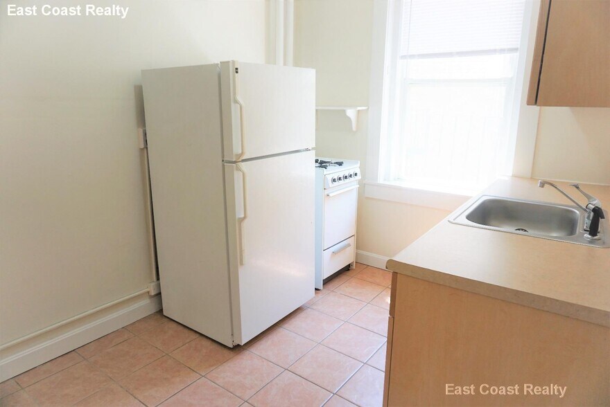 Building Photo - 79 Gordon St