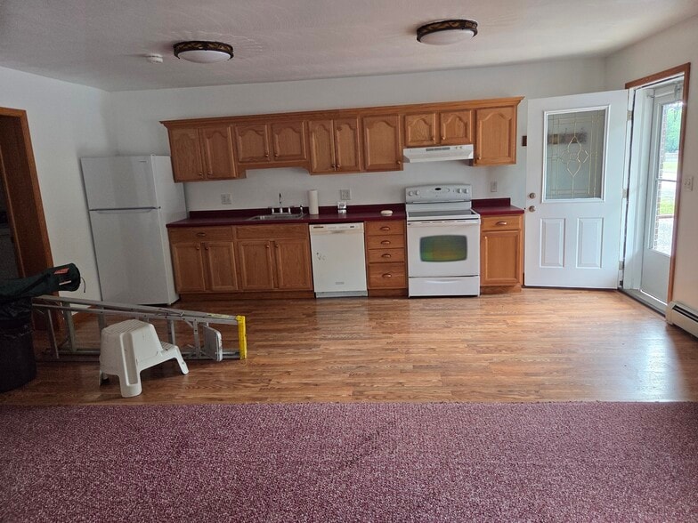 Full Kitchen - 2554 William Penn Ave