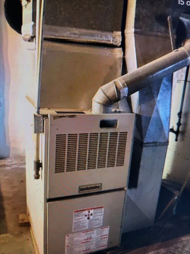 Building Photo - 3224 Taft Ave