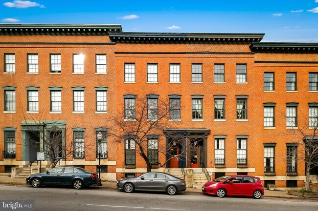 Primary Photo - 18 E Madison St