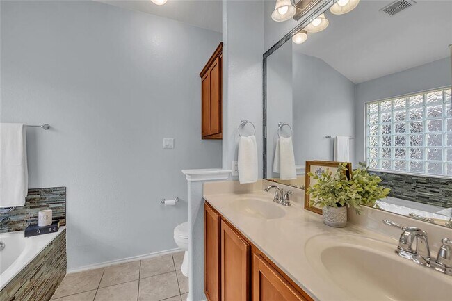 Building Photo - 8609 Rock Pigeon Dr