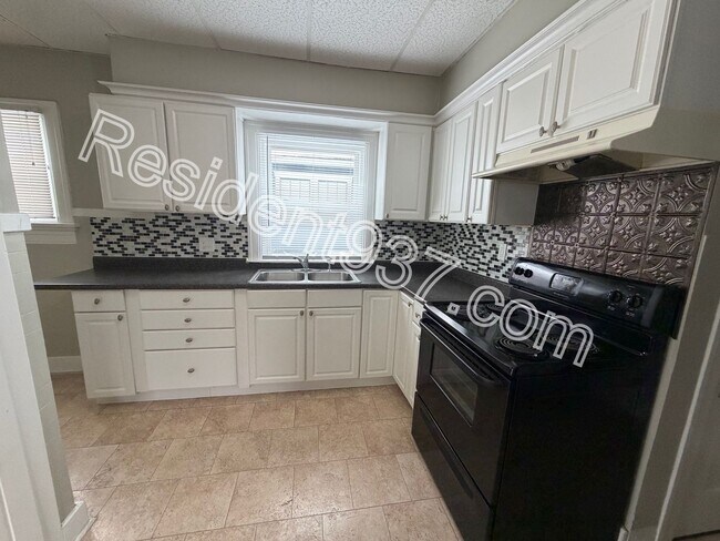 Building Photo - 2 Bed 1 Bath