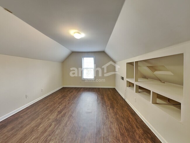 Building Photo - 190 Cedarhurst Rd