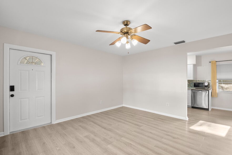 Building Photo - 5600 33rd Ave N