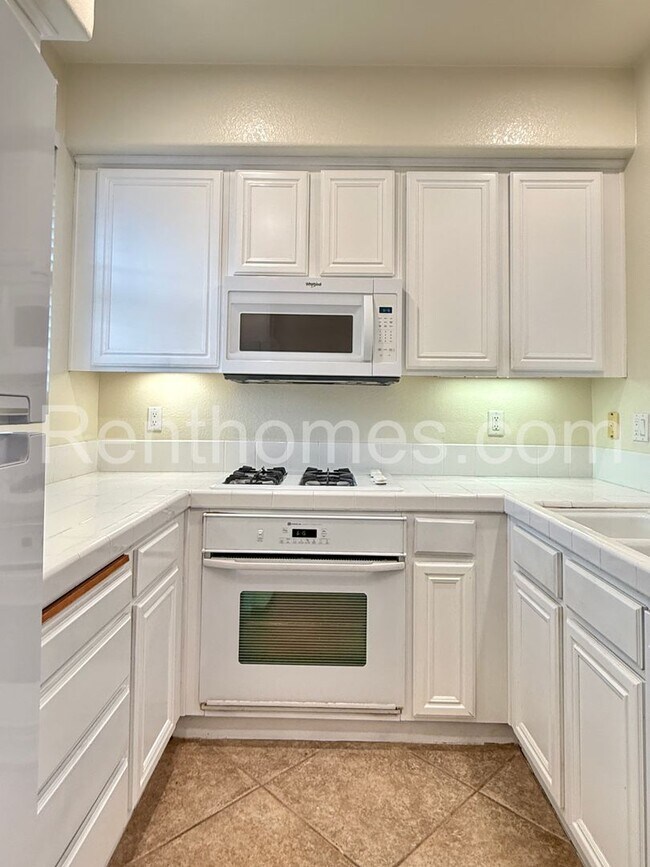 Building Photo - 6473 Terraza Portico