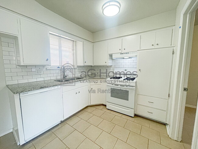 Building Photo - 3409 Overland Dr
