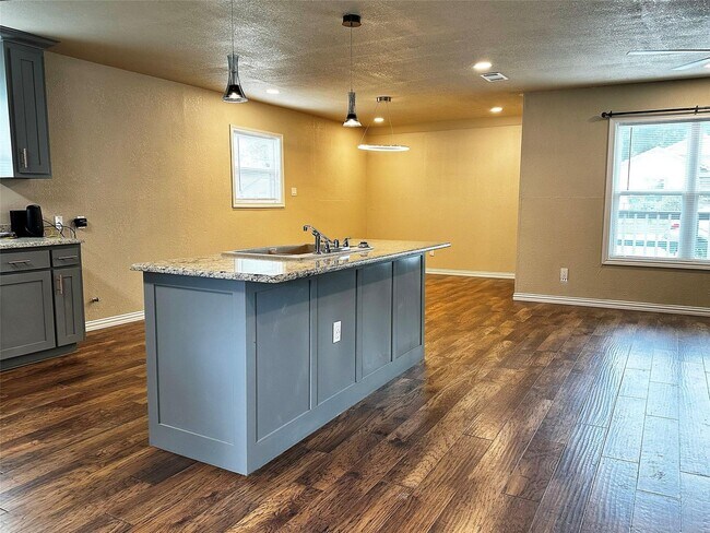 Building Photo - 3144 Gordan