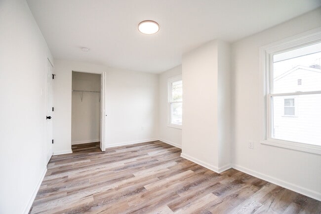 Building Photo - 210 Brehl Ave