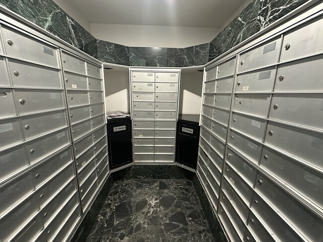 Building Photo - 566 Commonwealth Ave