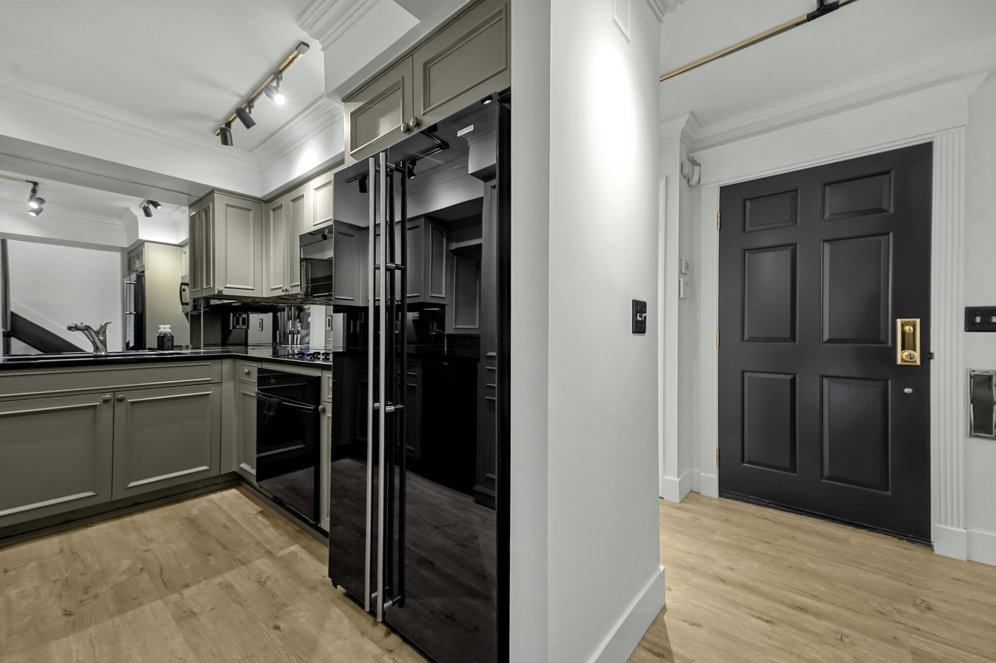 Building Photo - 992 Neil Ave