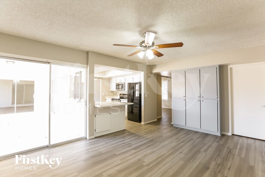 Building Photo - 4808 W El Caminito Dr