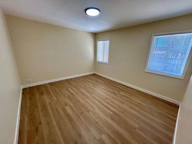 Building Photo - 1254 Lillian Ave