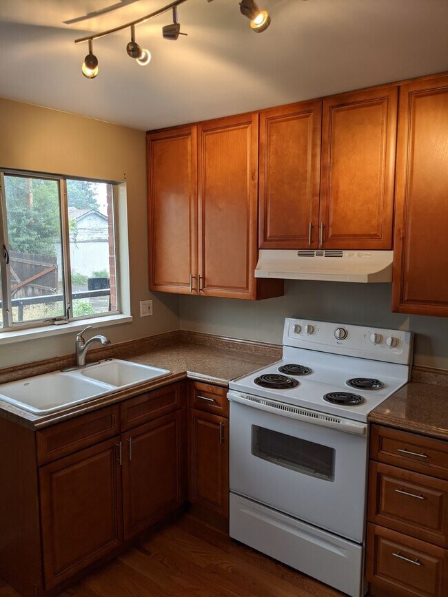 Building Photo - Osceola Duplex