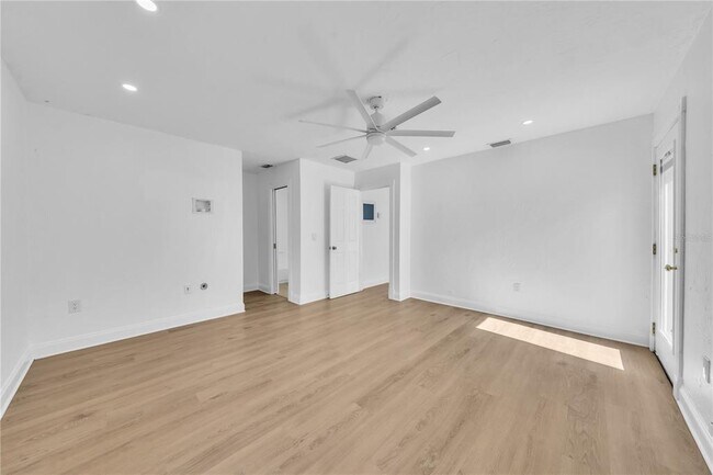 Building Photo - 314 W Frances Ave