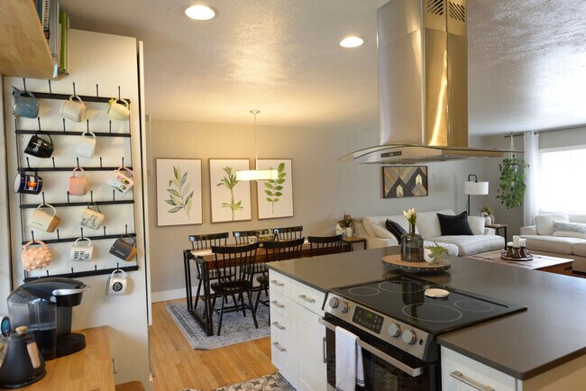 Kitchen and Dining Room Area - 932 S Holly St