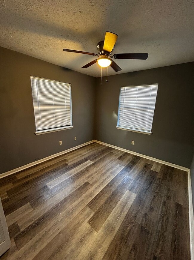 Building Photo - 1007 11th Ct