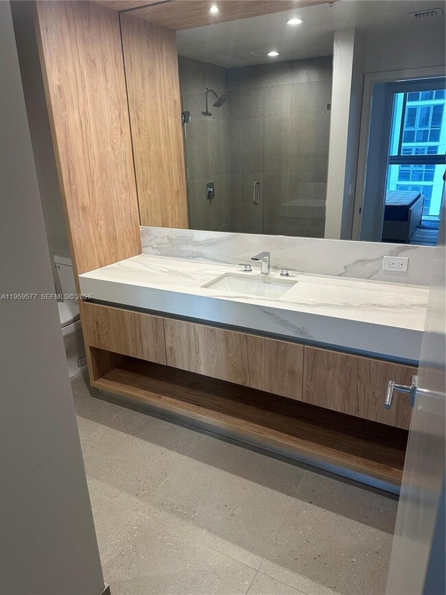 Building Photo - 11 NE 6th St