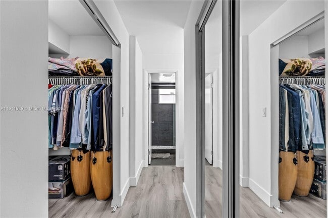 Building Photo - 445 NE 195th St