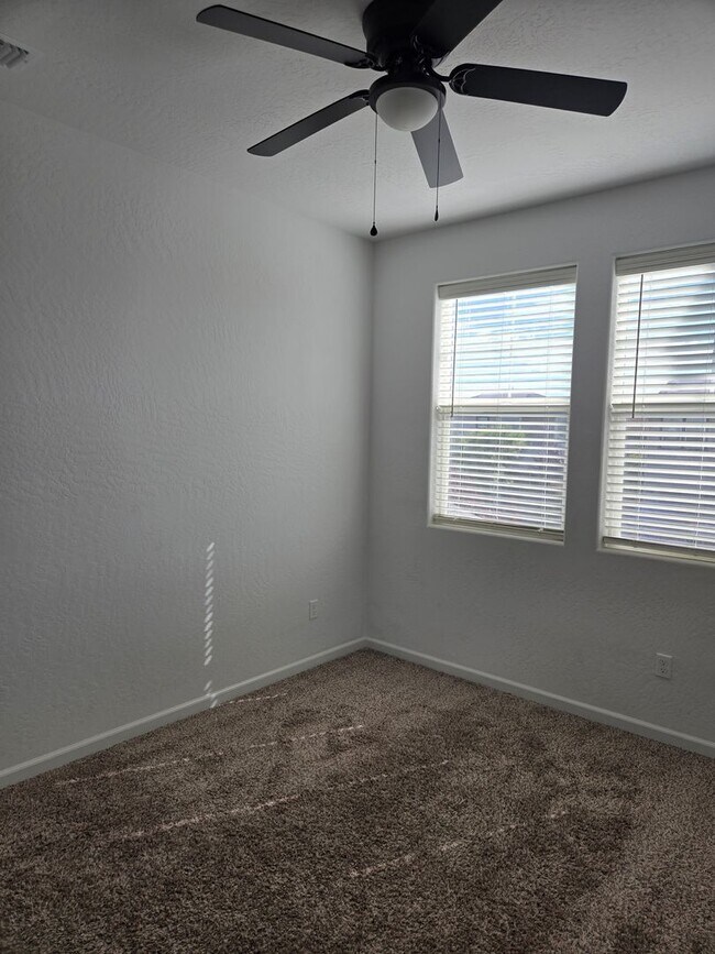 Building Photo - Home For Rent