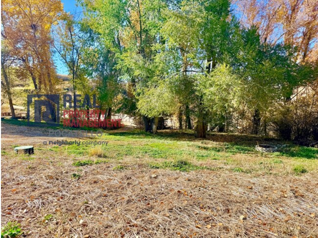 Building Photo - Beautiful 5 bed 2 bath country living - 5+...