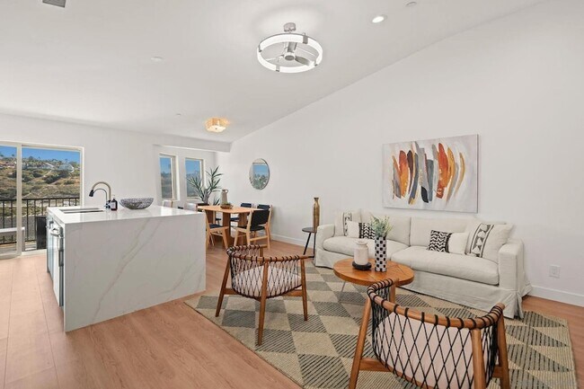 Building Photo - 2483 Oxford Ave