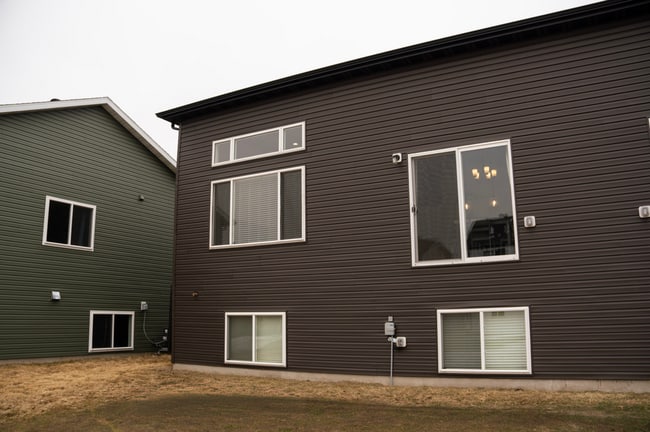 Building Photo - Tobi Lane Twinhome