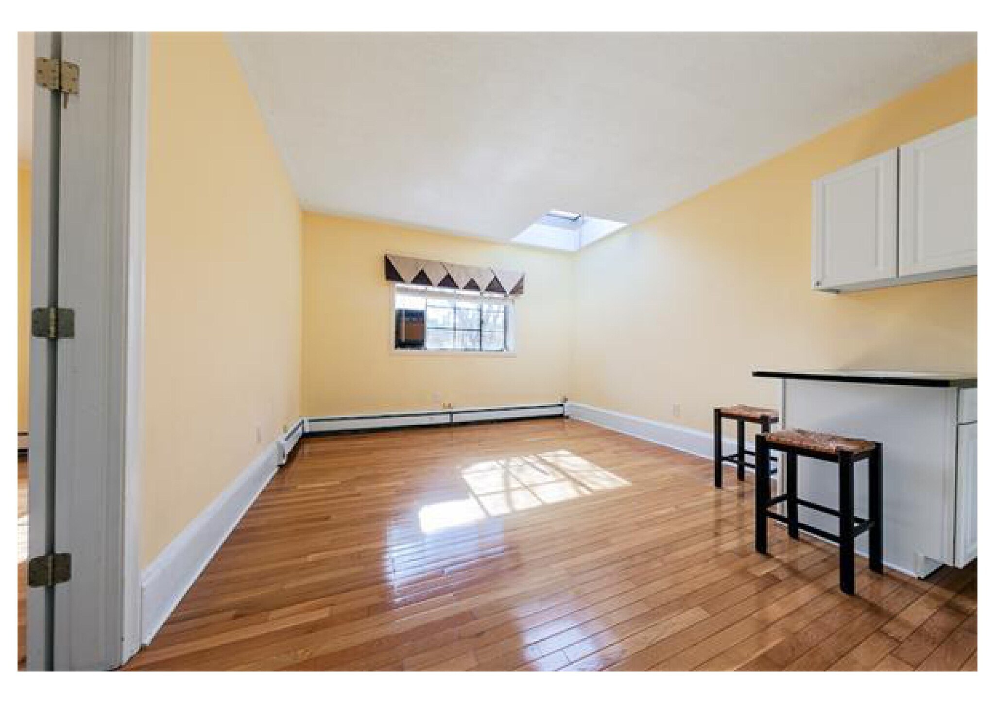 Building Photo - 511 Beacon St