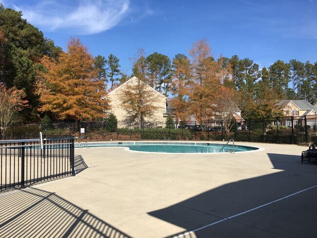 Building Photo - Excellent 4BD, 3.5BA Apex Townhome Near Do...