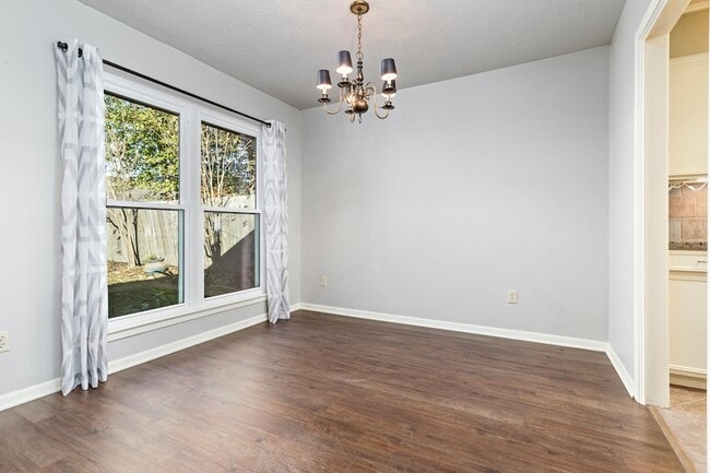 Building Photo - 6760 Gladys Ave