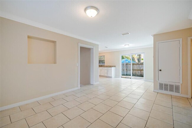 Building Photo - 908 Van Lieu St