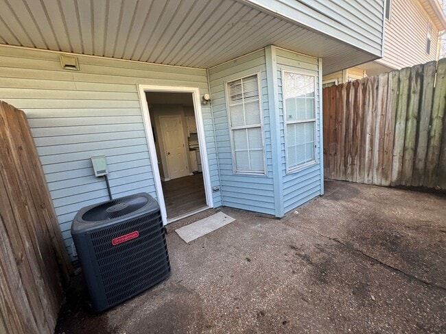 Building Photo - 219 Hickory Forge Dr