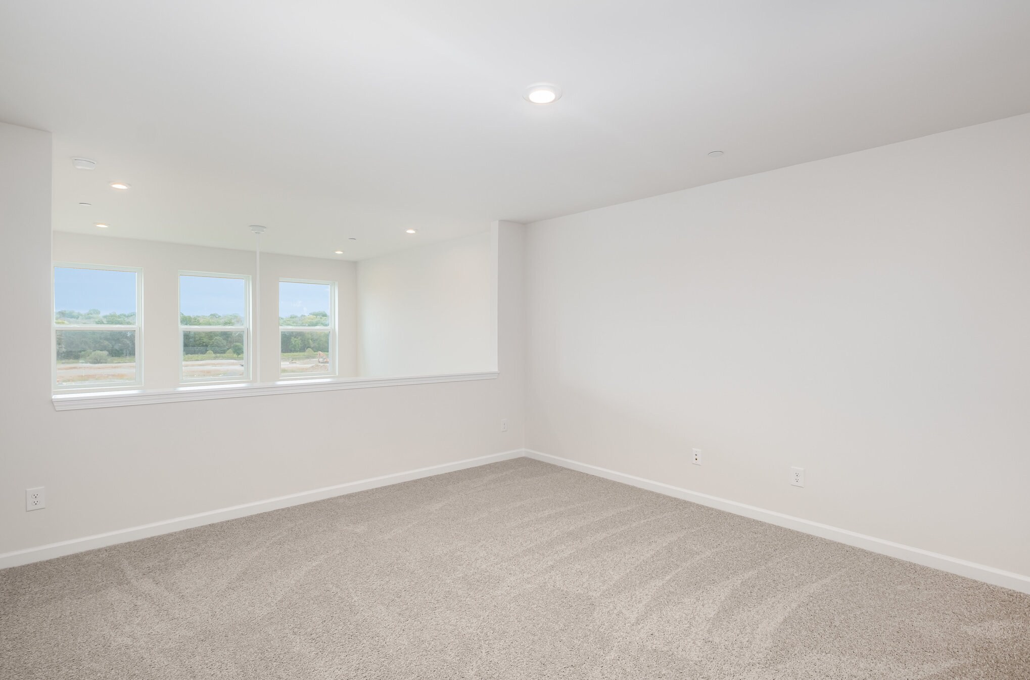 Building Photo - 605 Club View Way