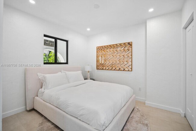 Building Photo - 5661 Pine Tree Dr