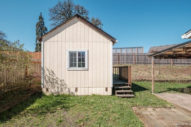 Building Photo - 5448 Siletz Ln