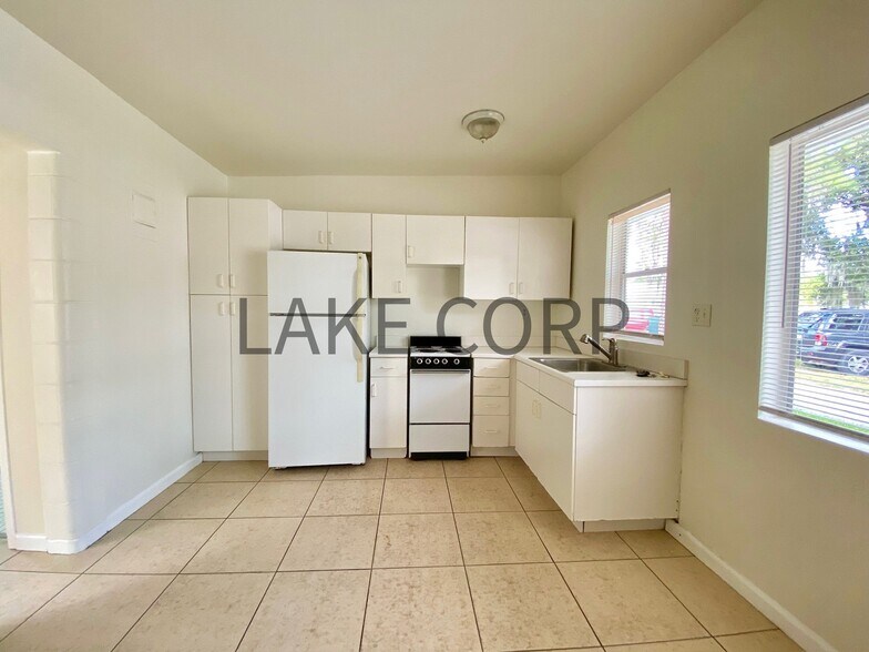 Building Photo - 2800 FL-17