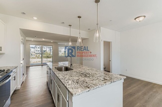 Building Photo - 1747 Peak Lp