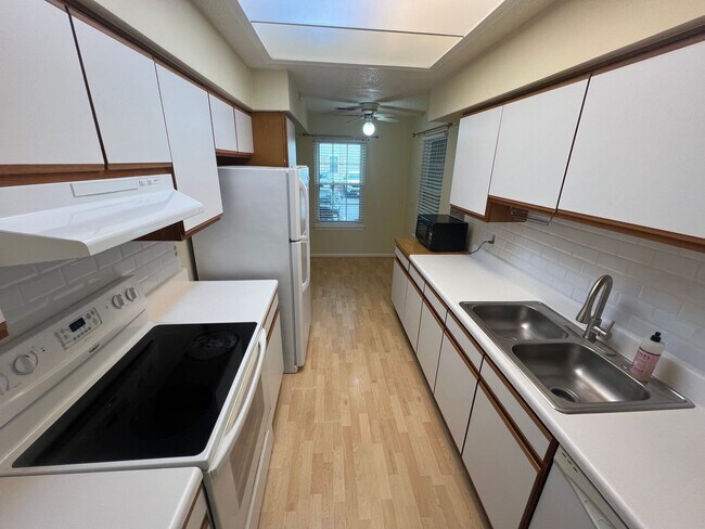 Building Photo - 833 Gas Light Ln