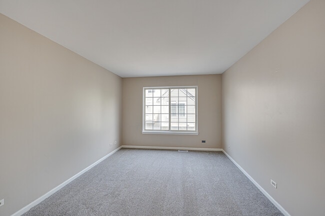 Building Photo - 3399 Ravinia Cir