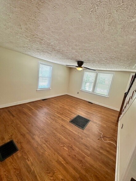 Building Photo - 740 E Hudgens St
