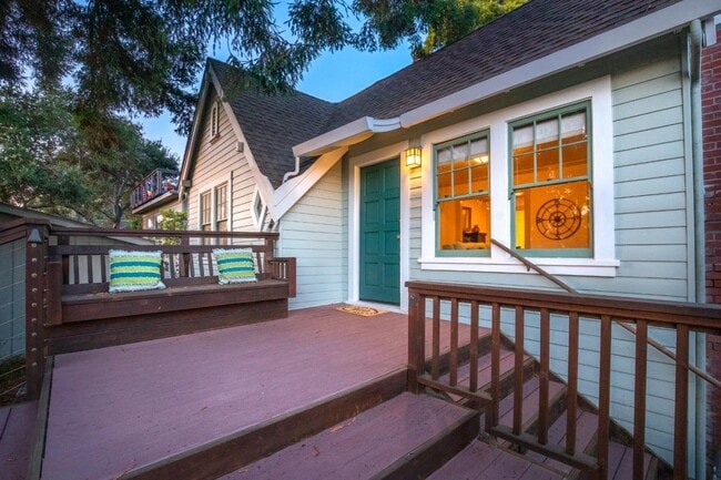 Building Photo - 114 Fairbanks St