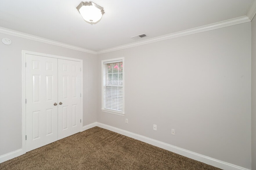 Building Photo - 7633 Meadow Ridge Ln