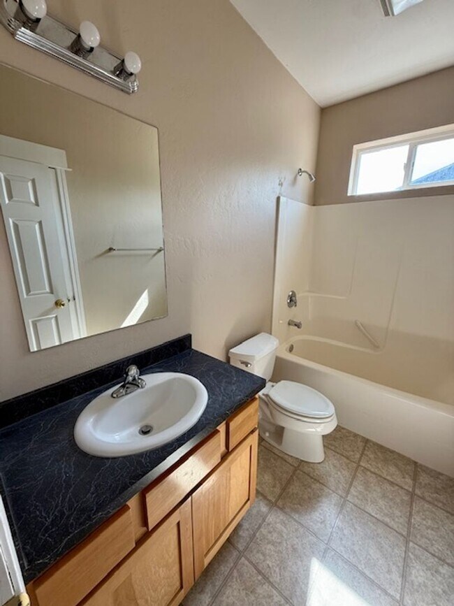 Building Photo - Beautiful 3 Bedroom 2 Bathroom House  **2 Weeks Free Rent**