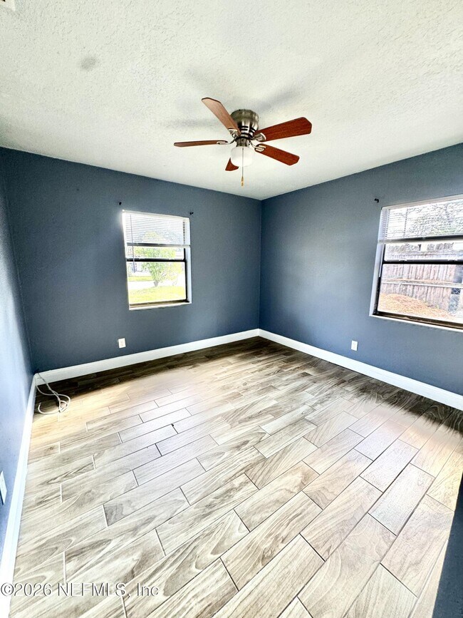 Building Photo - 5415 Lori Dr S