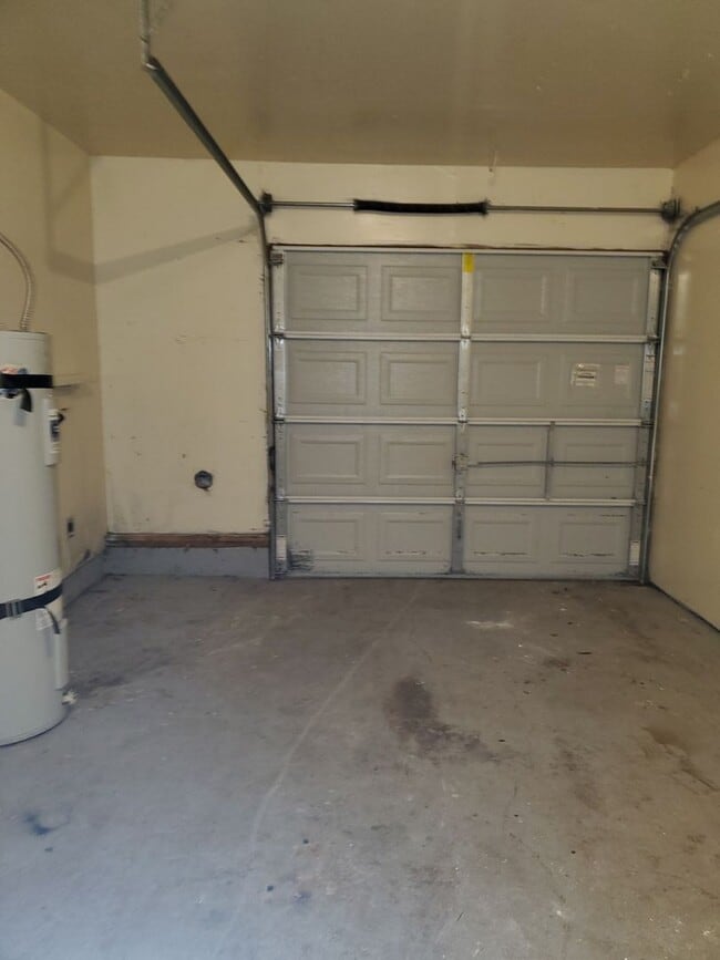 Building Photo - 2 Bedroom 1 Bath Duplex
