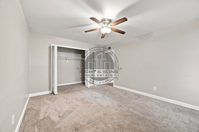 Building Photo - 457 White Dr