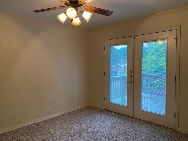 Building Photo - 3 BEDROOM, CORNER LOT