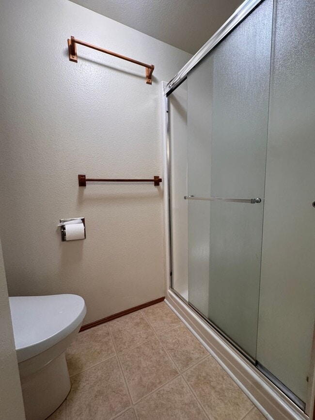 Building Photo - Country Living